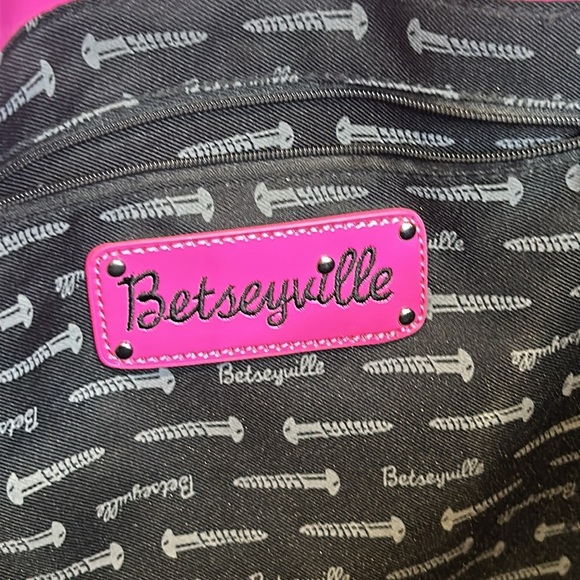 Betsey Johnson Betseyville Black Sequins Animal Print Heart Chain Strap Tote Bag - Picture 14 of 17